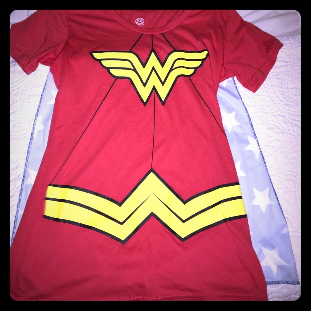 Wonder women shirt with cape