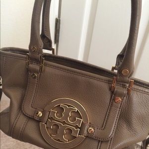 Authentic TORY BURCH Amanda cross body bag!