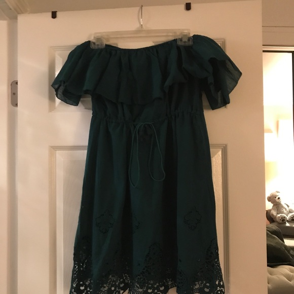 Emerald green off the shoulder dress - Picture 2 of 3