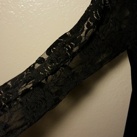 Lace &Velvet Dress - Picture 3 of 4