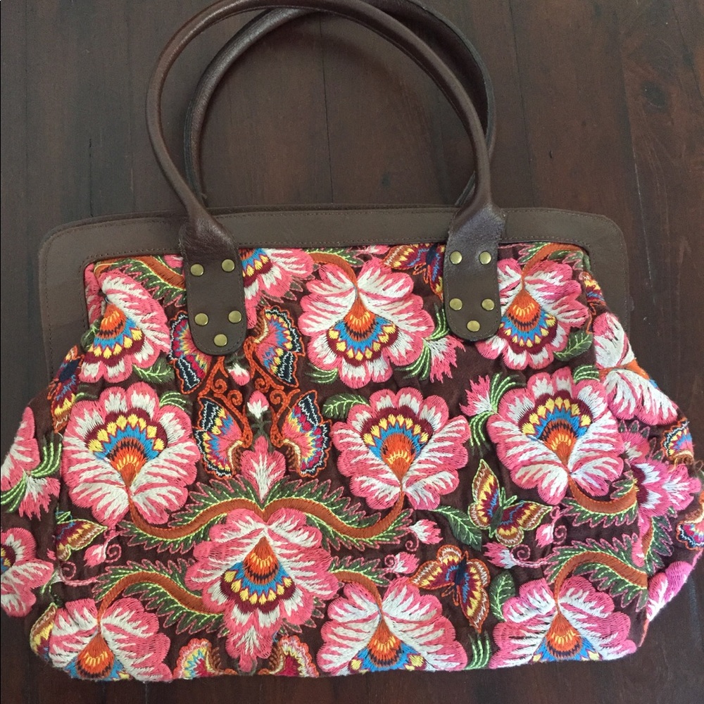 NEW Embroidered leather bag