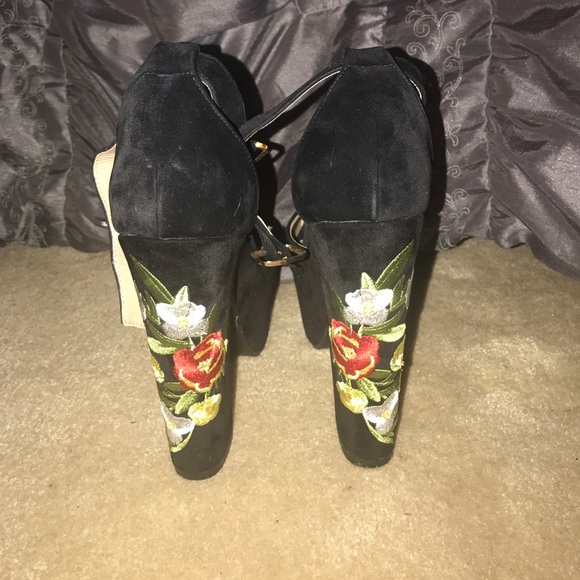 Velvet strappy platform floral heels - Picture 3 of 3