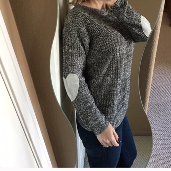 ✨2x HP!✨Gray Knit Sweater W/ Heart Elbow Patch✨ - Picture 5 of 5