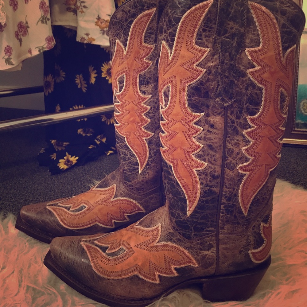 **NEW** 8.5 cowgirl boots! Super cute! Never worn!