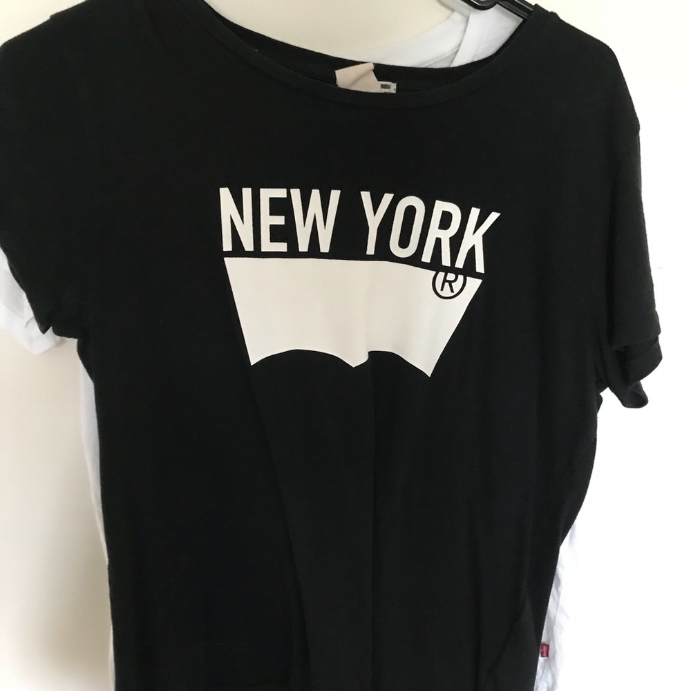 Levi’s tee