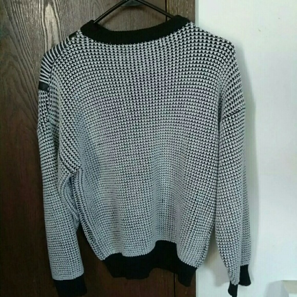 Vintage Urban Works Pullover - Picture 2 of 3