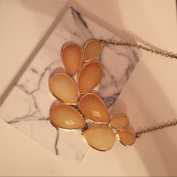 Peach statement necklace - Picture 1 of 3