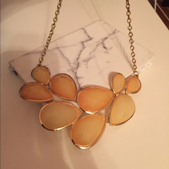 Peach statement necklace - Picture 2 of 3