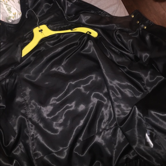 Leather and fur coat! perfect for fall - Picture 3 of 3