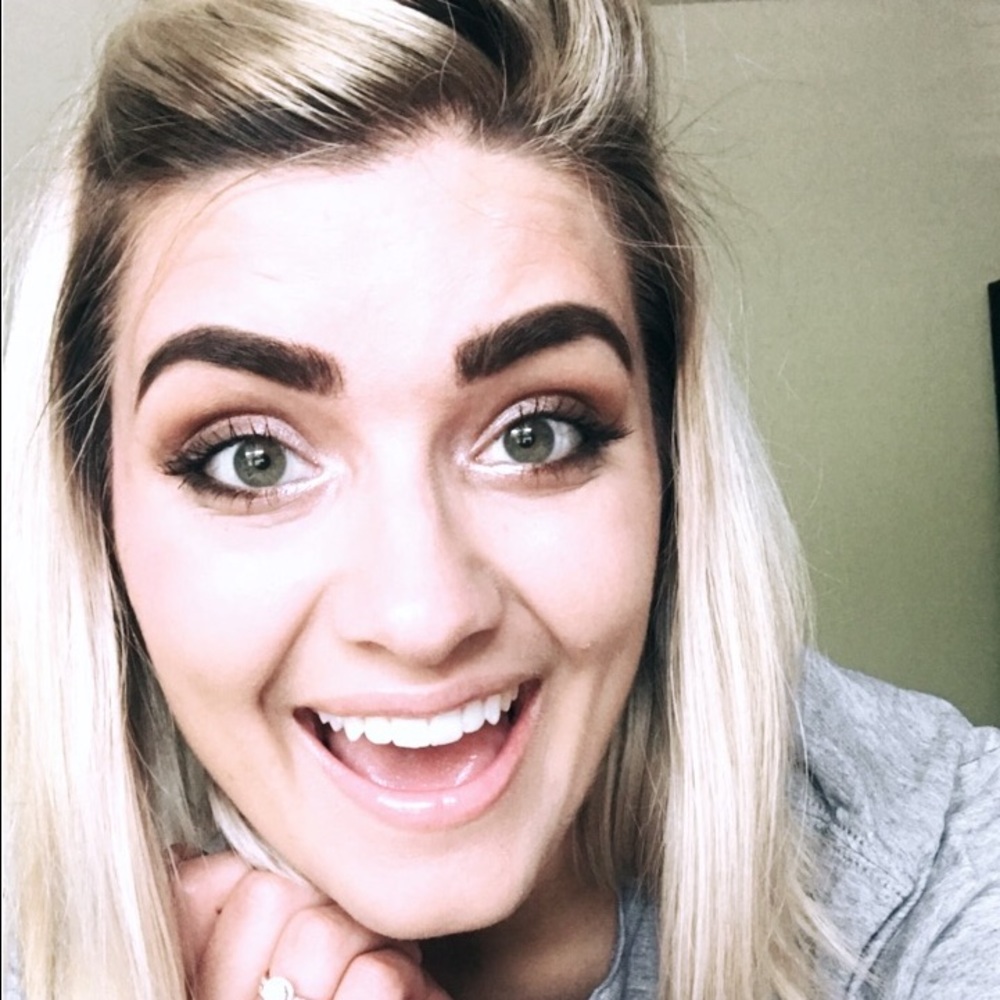 Meet your Posher, Emily
