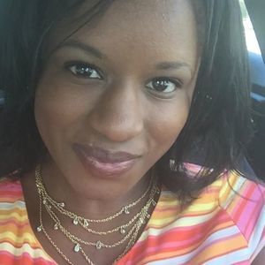 Meet your Posher, Monique