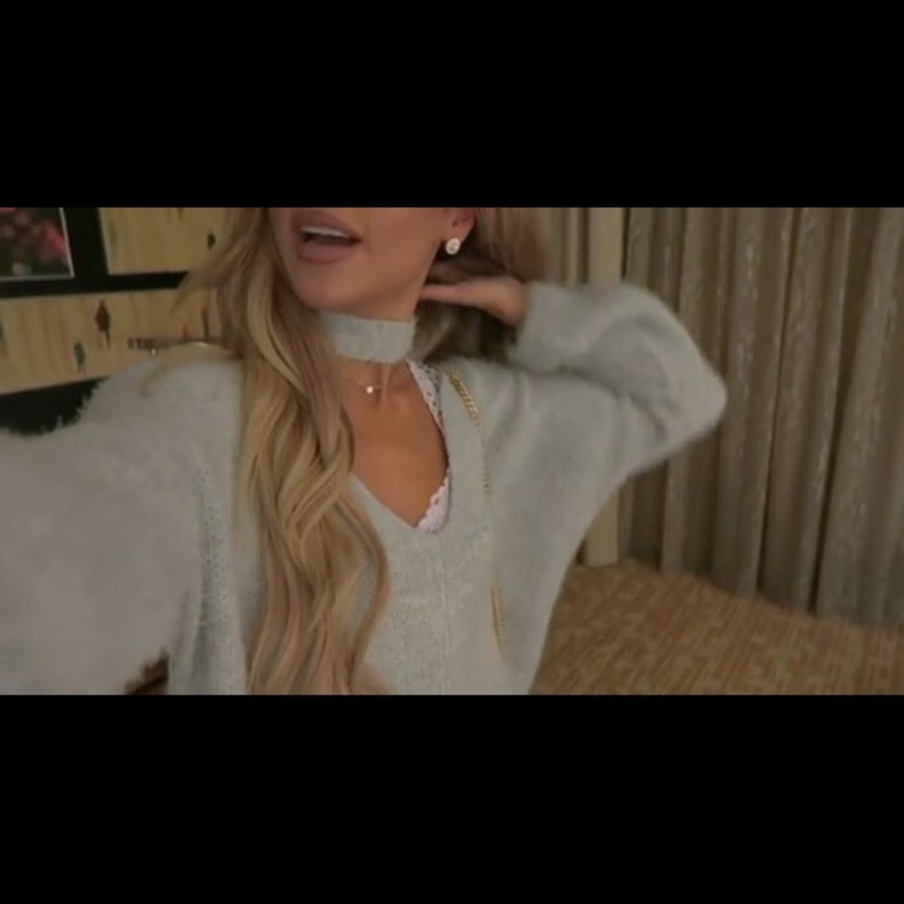 NWOT fluffy Fuzzy sweater w choker scarf pale grey