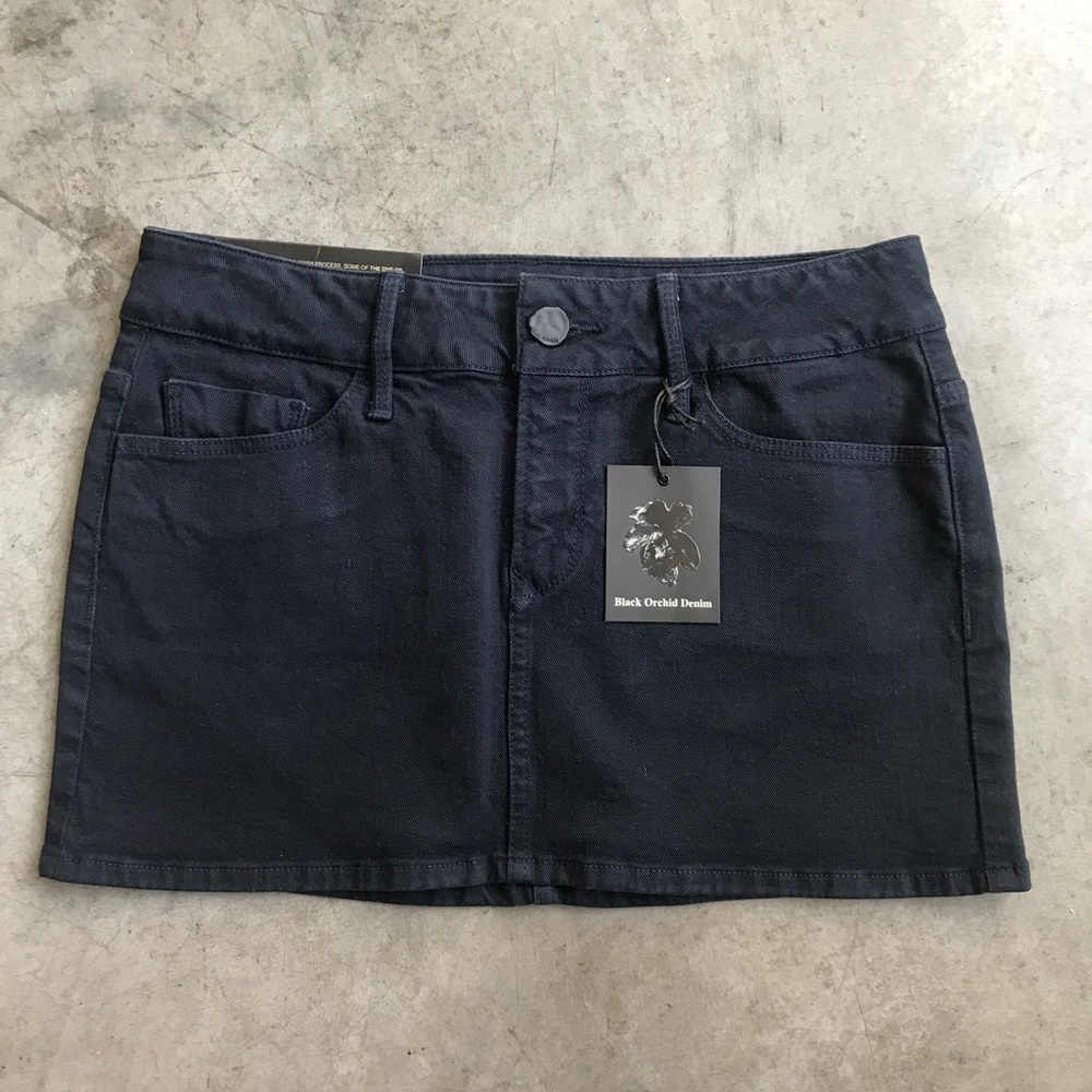 Black Orchid Mini Skirt. 🌺