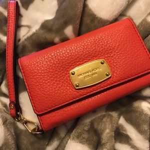 Michael Kors iPhone 6 wristlet