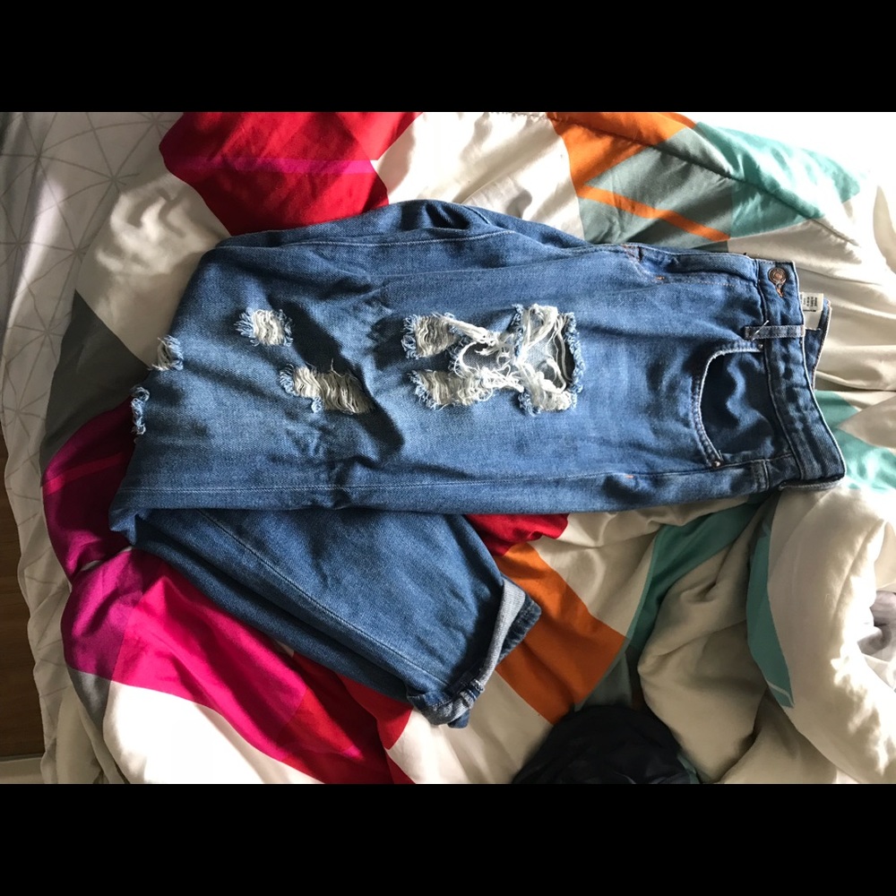 Forever 21 blue ripped jeans