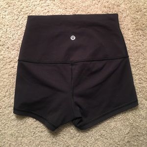 Boogie shorts