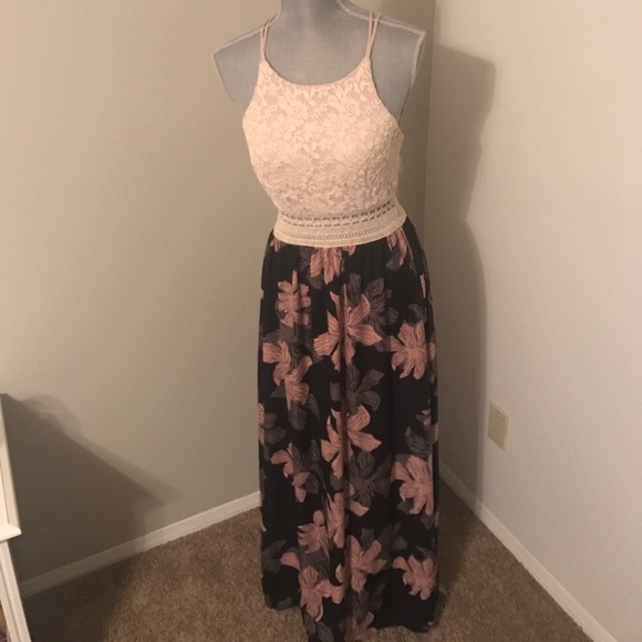 Dresses & Skirts - Flower print maxi dress