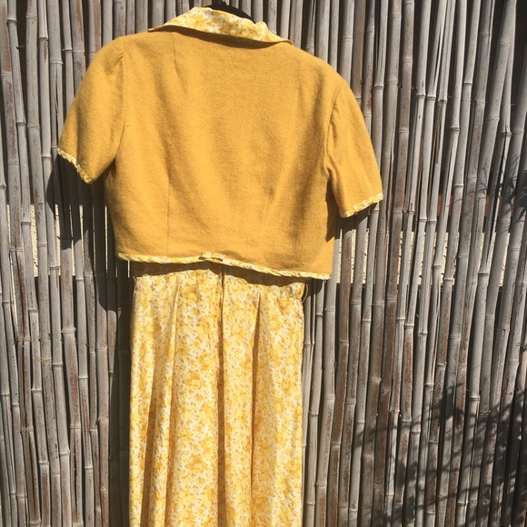Vintage Yellow Floral Silk Dress and Sweater Set - Picture 5 of 8
