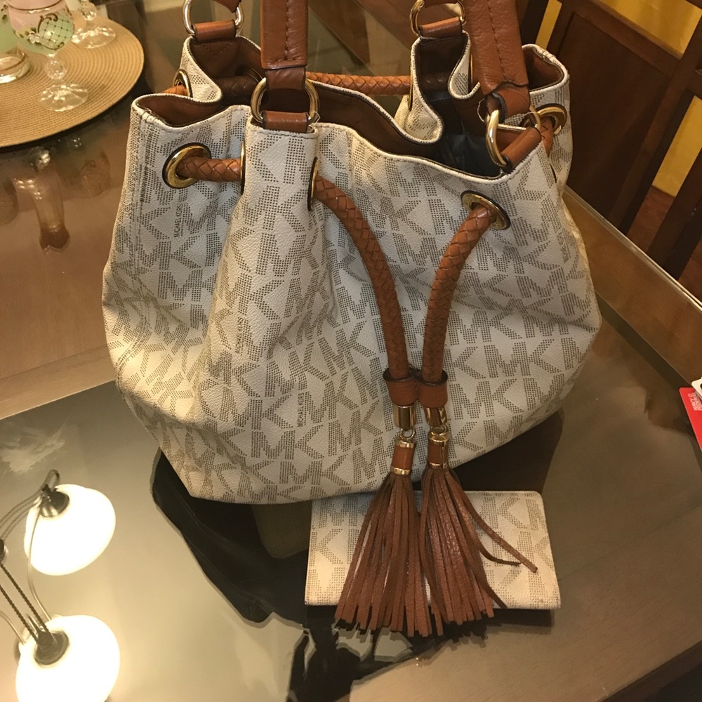 Purse - Picture 2 of 2