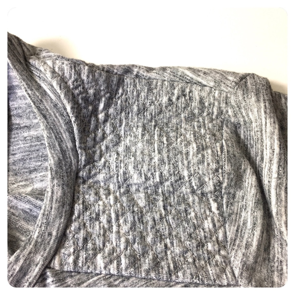 ANN TAYLOR quilted shoulder button back top - Picture 5 of 7