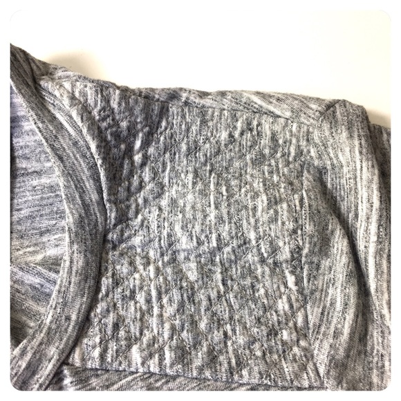 ANN TAYLOR quilted shoulder button back top - Picture 5 of 7