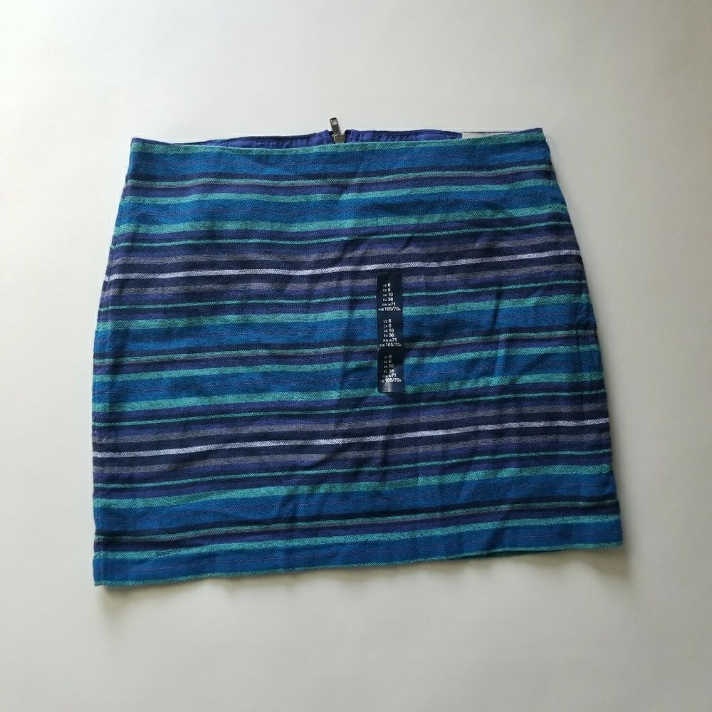 Blue gap skirt