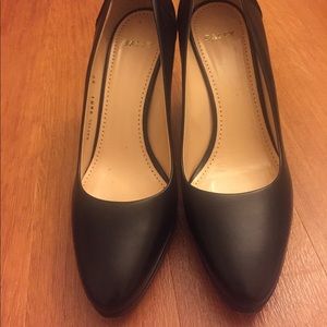 Bally Black Leather Pumps with 5mm Heels -size 37