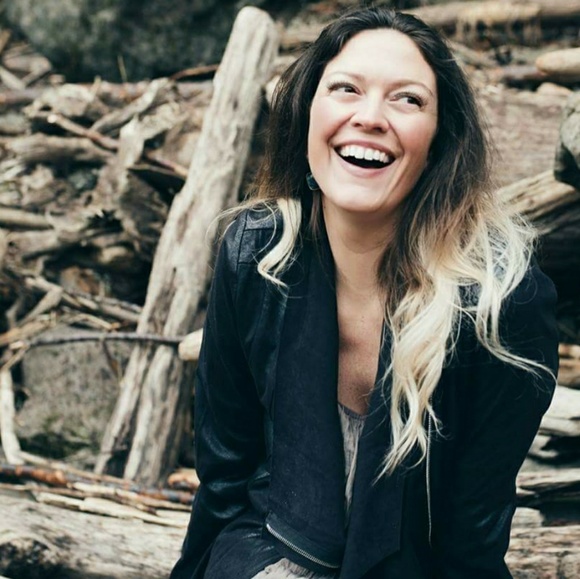 Meet Tammy Scarlett, your posher 🌟💖 - Picture 5 of 8