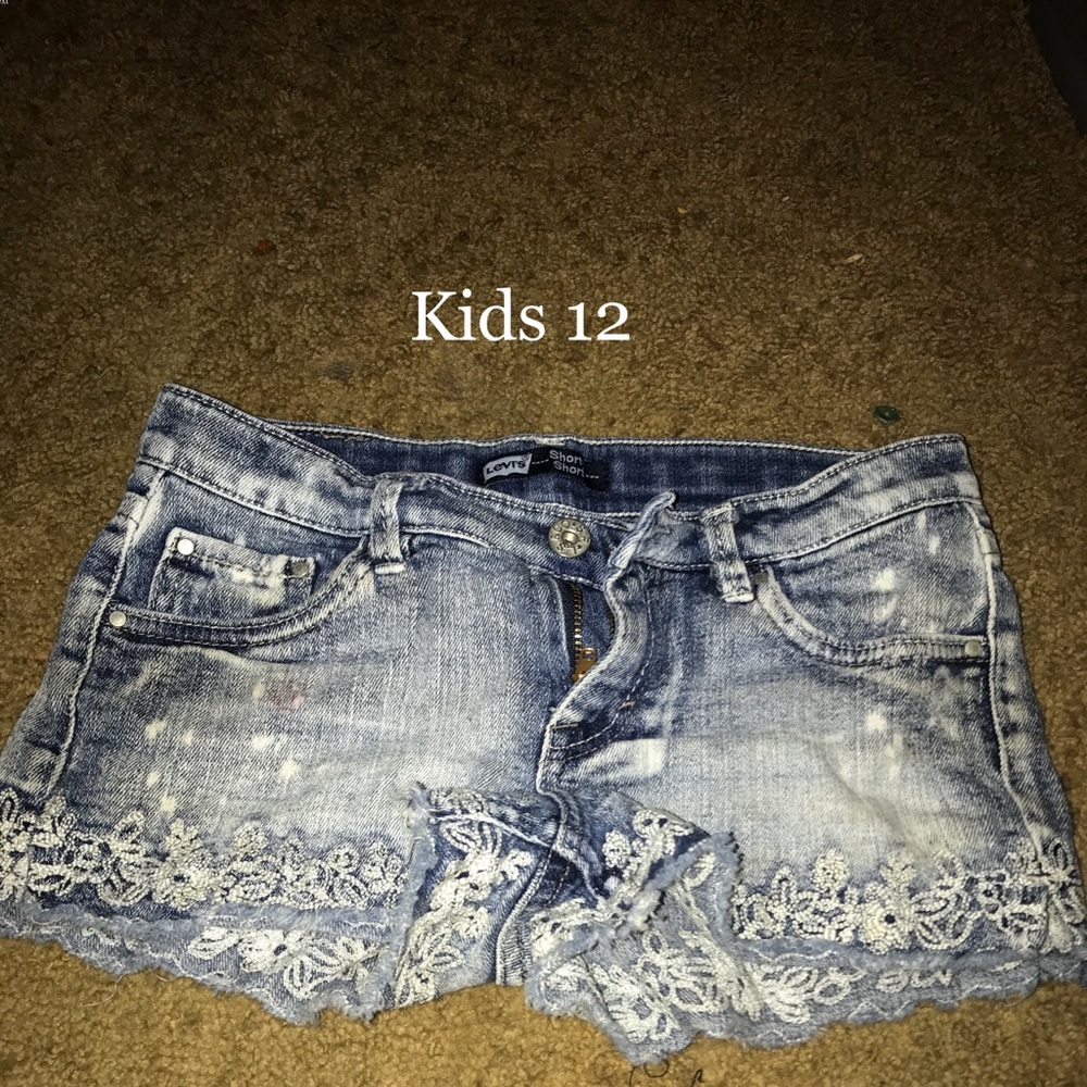 Levi’s short shorts