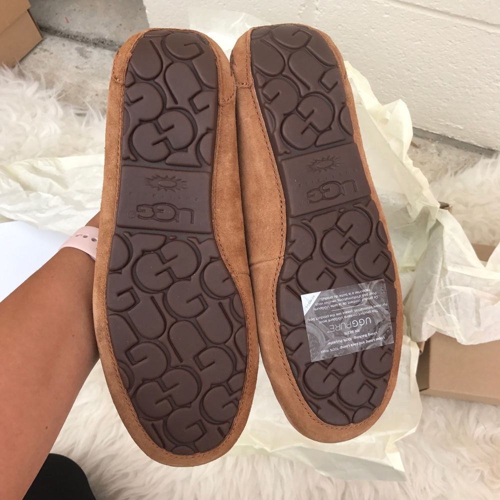 UGG AUTHENTIC WOMENS MOCCASINS Sz 8 New - Picture 2 of 6