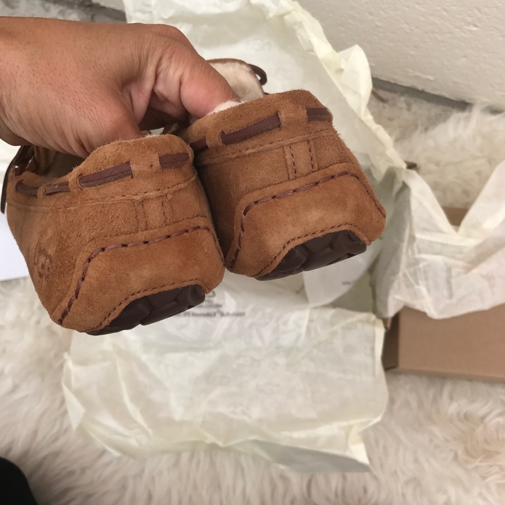 UGG AUTHENTIC WOMENS MOCCASINS Sz 8 New - Picture 3 of 6