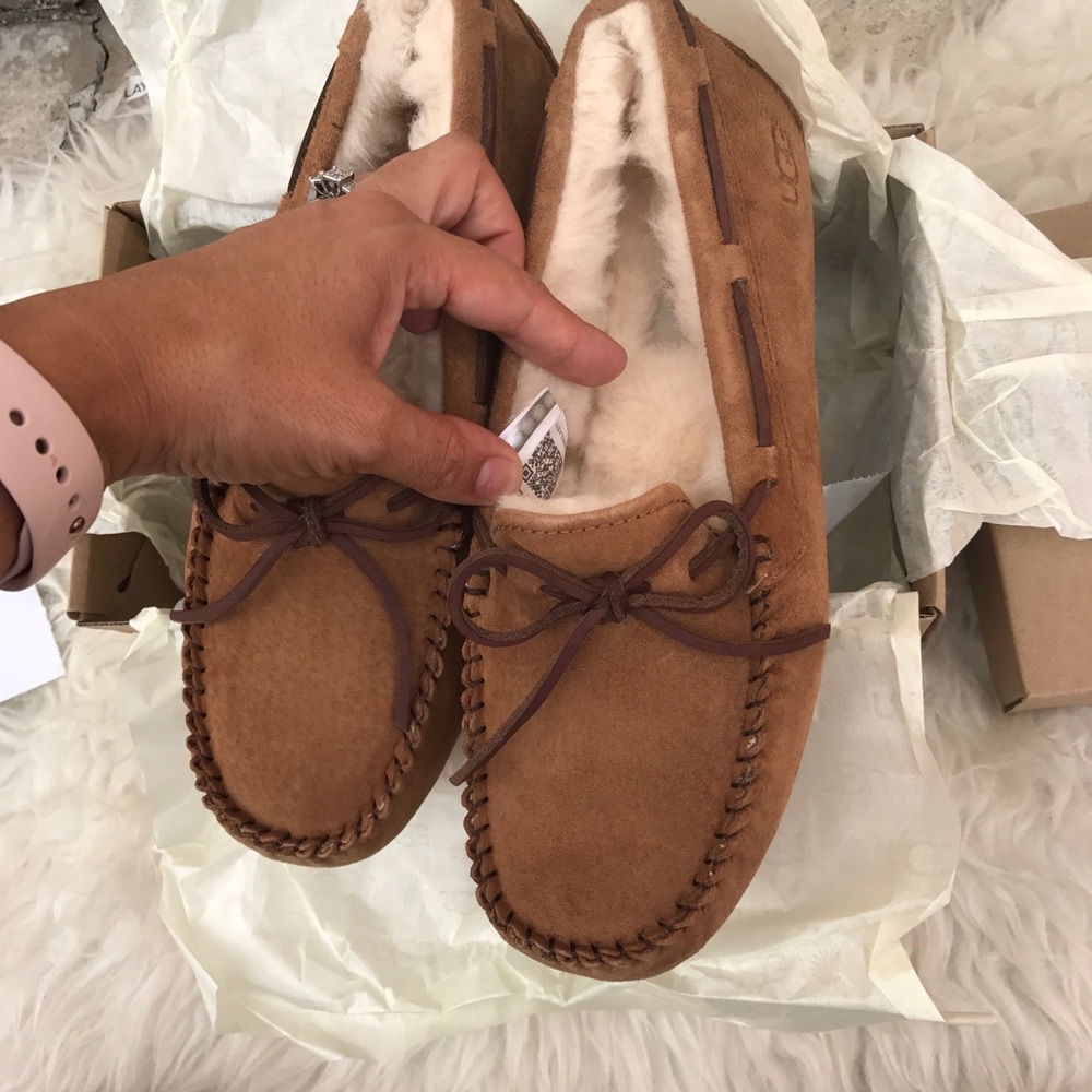 UGG AUTHENTIC WOMENS MOCCASINS Sz 8 New - Picture 4 of 6