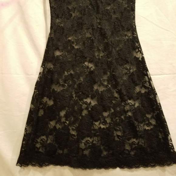 Lingerie - Picture 2 of 5