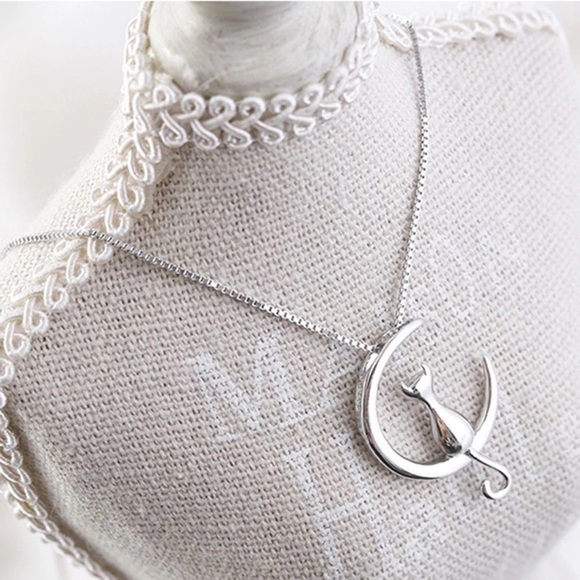 Moon Cat ♡ Necklace - Picture 5 of 8