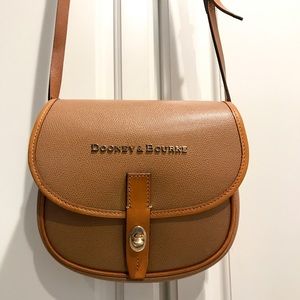 ✨Dooney & Bourke Tan Claremont Leather Field Bag ✨Dooney & Bourke Tan Claremont Leather Field Bag