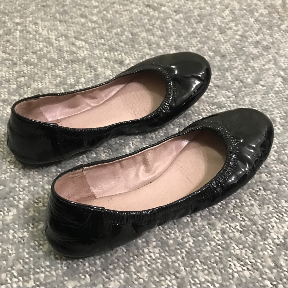 Vince Camuto Ellen Flats in Patent Black {Ss 6.5}
