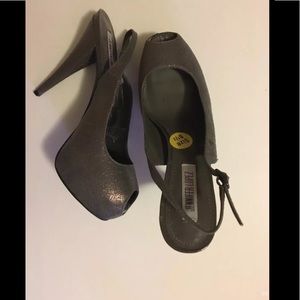 Brand new Jennifer Lopez Slingback Peep toe heels Brand new Jennifer Lopez Slingback Peep toe heels