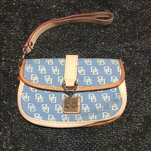 Dooney&Bourke Signature Light Blue, Biege Wristlet Dooney&Bourke Signature Light Blue, Biege Wristlet