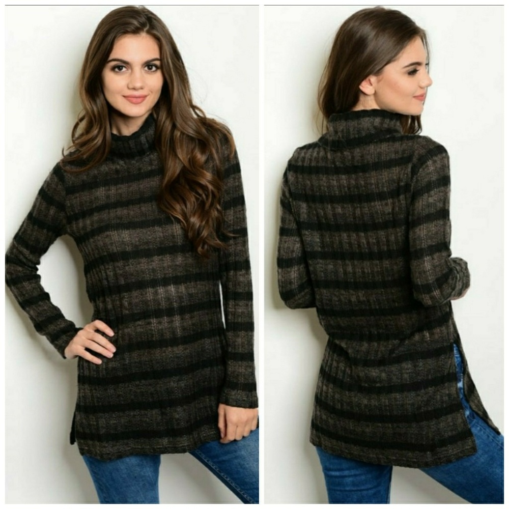 🌟So Chic Black/Grey Striped Fuzzy Sweater