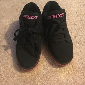 EUC Youth Heelys size 6 EUC Youth Heelys size 6
