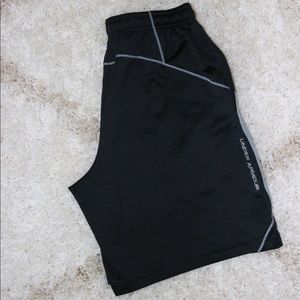 Under Armour shorts 🖤