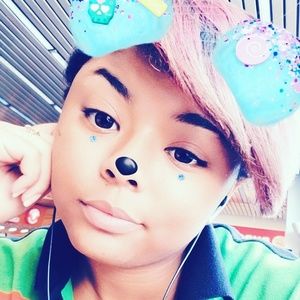 Meet your Posher, Cassandra