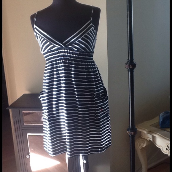 Black and white stripes spaghetti strap dress - Picture 2 of 4