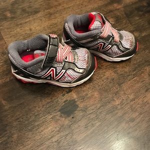Nike new balance shoes boys 4 Nike new balance shoes boys 4