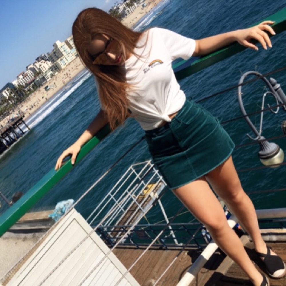 High waist green velvet skirt 😍❤️