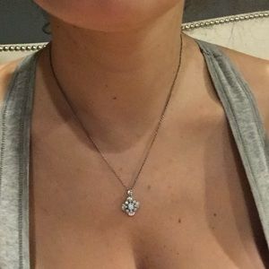 Elegant and feminine pendant with vintage feels Elegant and feminine pendant with vintage feels