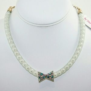 NWT! Betsey Johnson Pearl and Rhinestone Choker NWT! Betsey Johnson Pearl and Rhinestone Choker