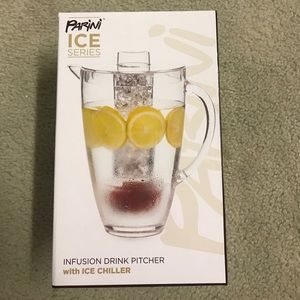 Infusion drink pitcher w/ ice chiller! Infusion drink pitcher w/ ice chiller!