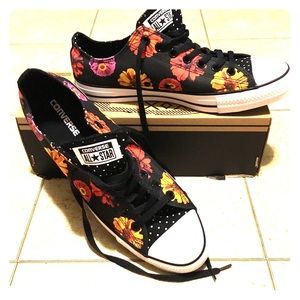 Converse All Star Low Top Gerbera Daisy UNIQUE! Converse All Star Low Top Gerbera Daisy UNIQUE!