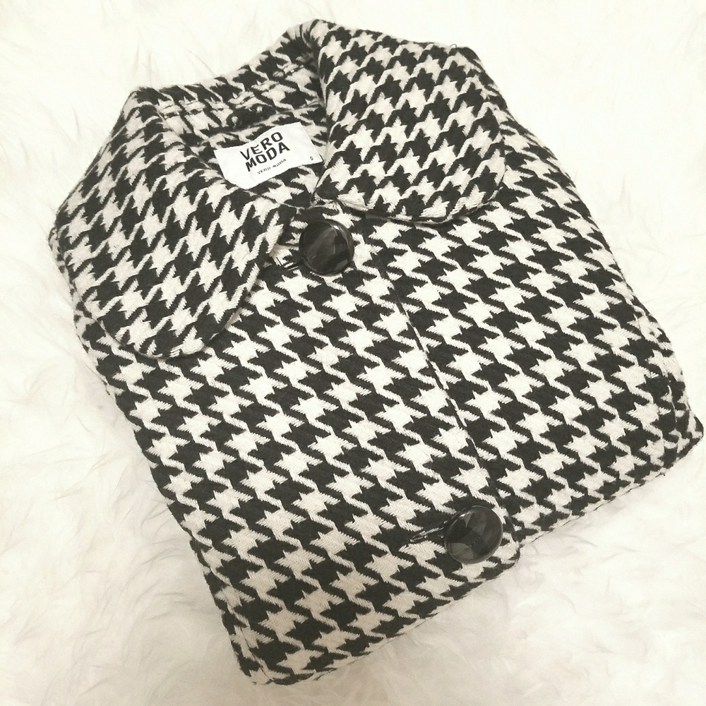 *SOLD* Classic houndstooth coat 🍁